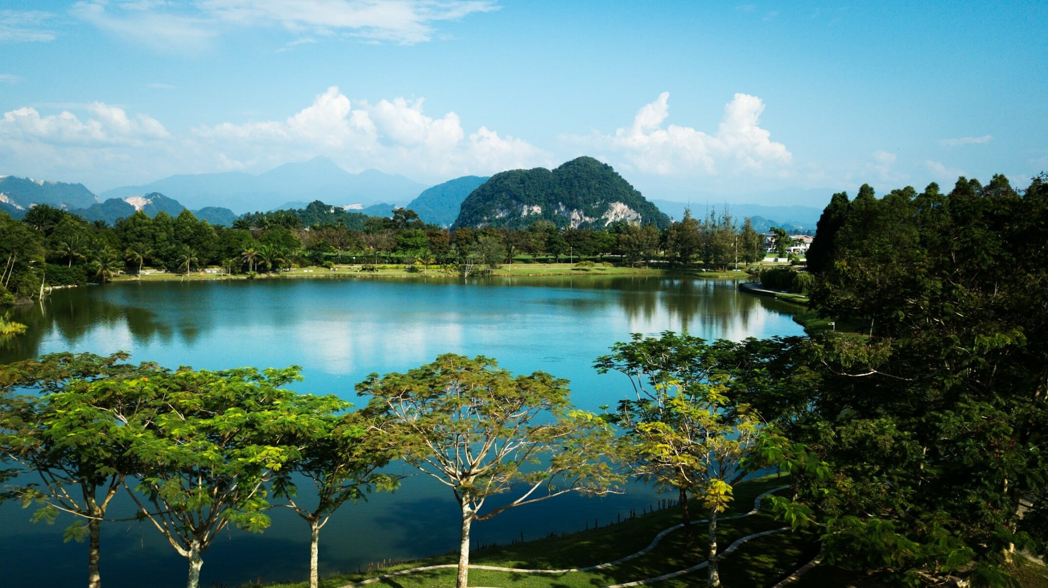 Ipoh, Krijtbergrotsen, meer